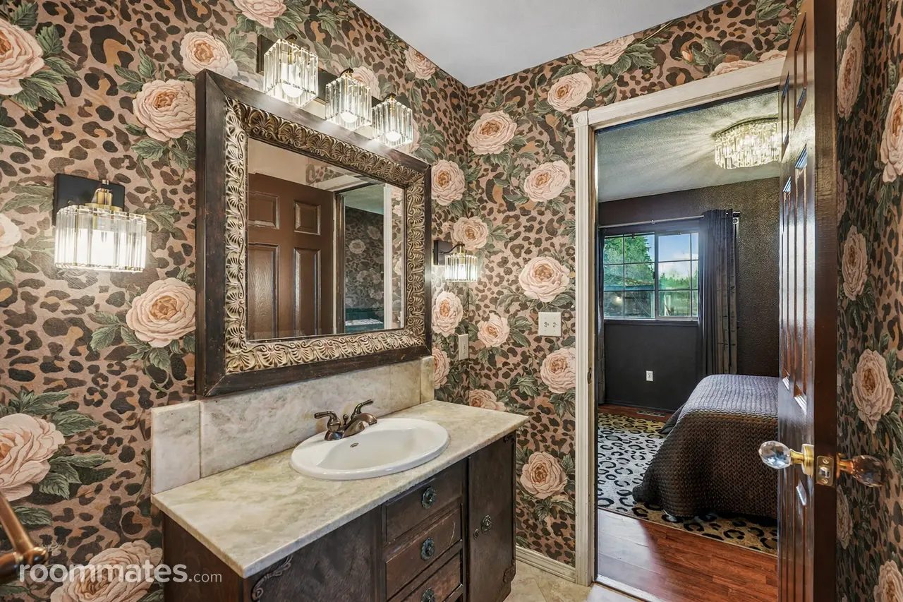 Profile photo 8 of 11