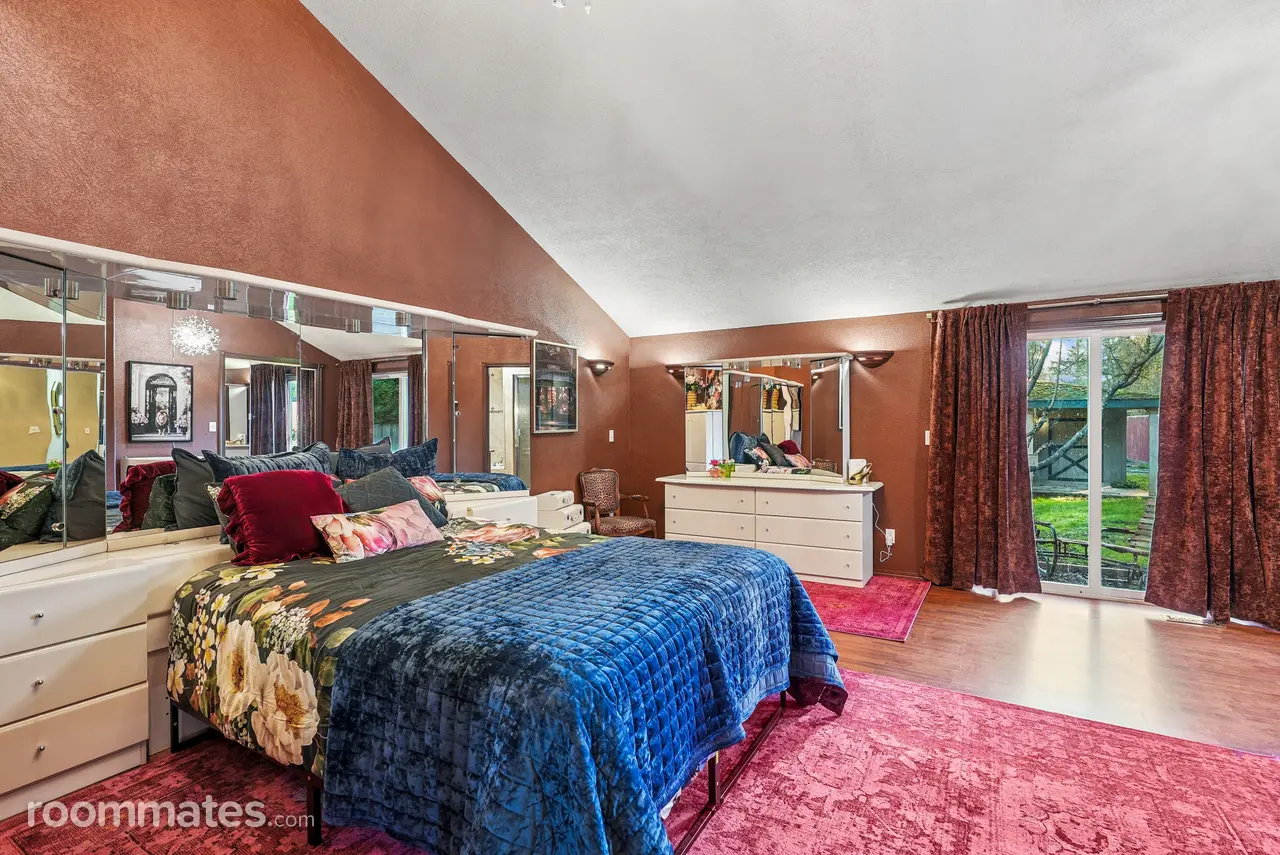 Profile photo 9 of 11