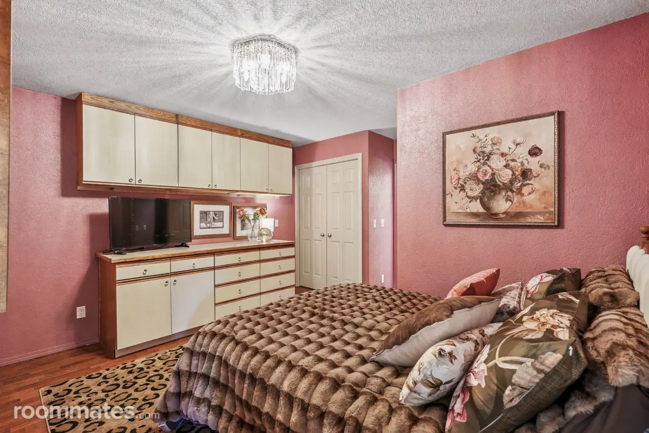 Profile photo 6 of 11