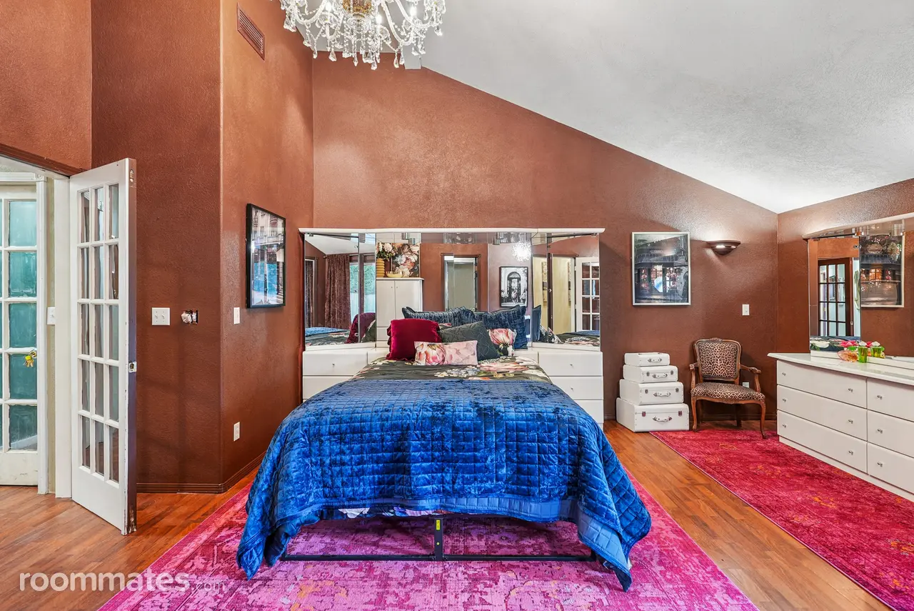 Profile photo 10 of 11