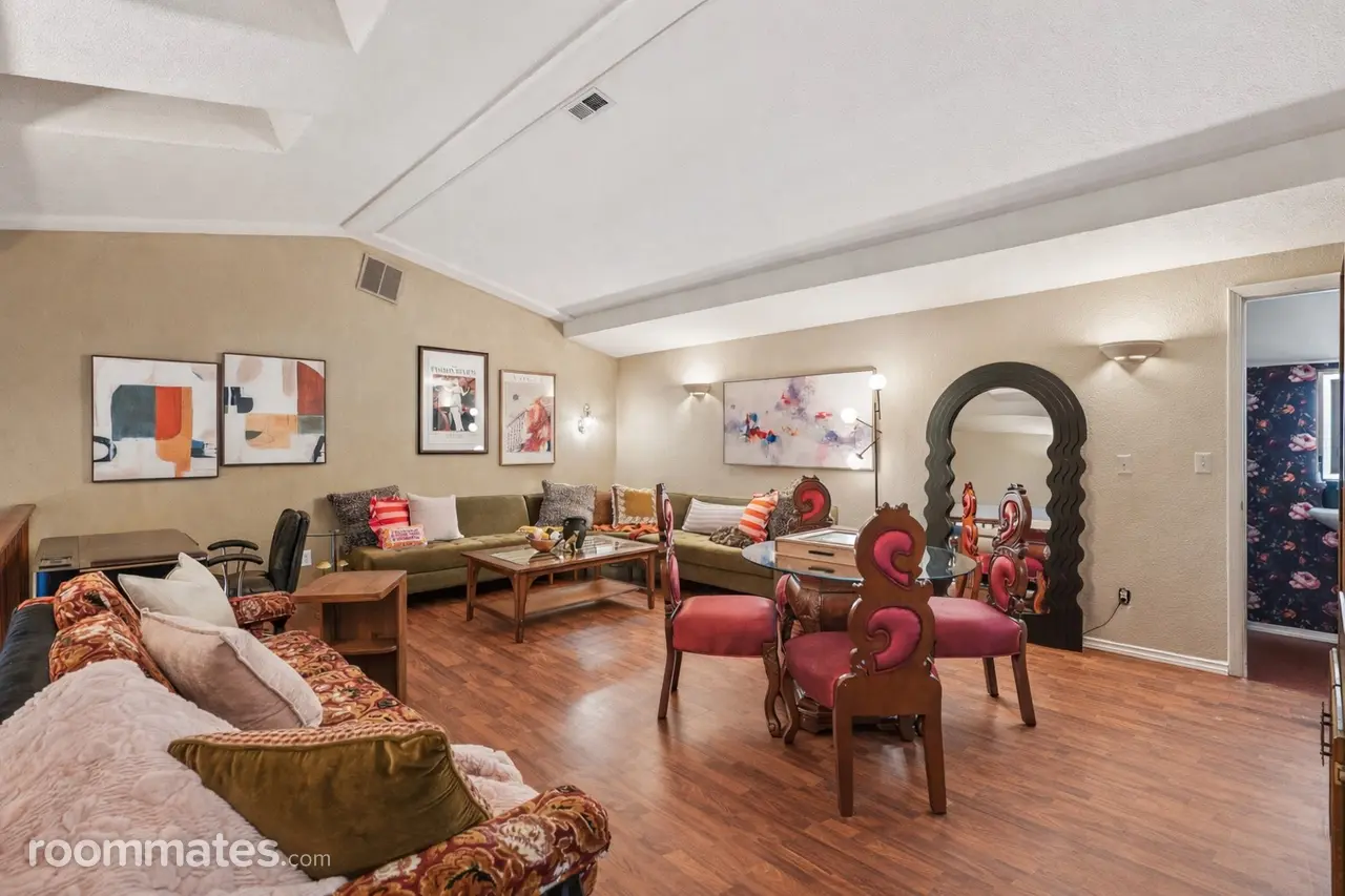 Profile photo 3 of 11