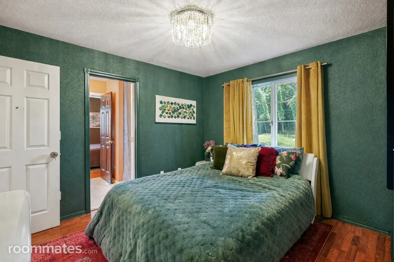 Profile photo 4 of 11