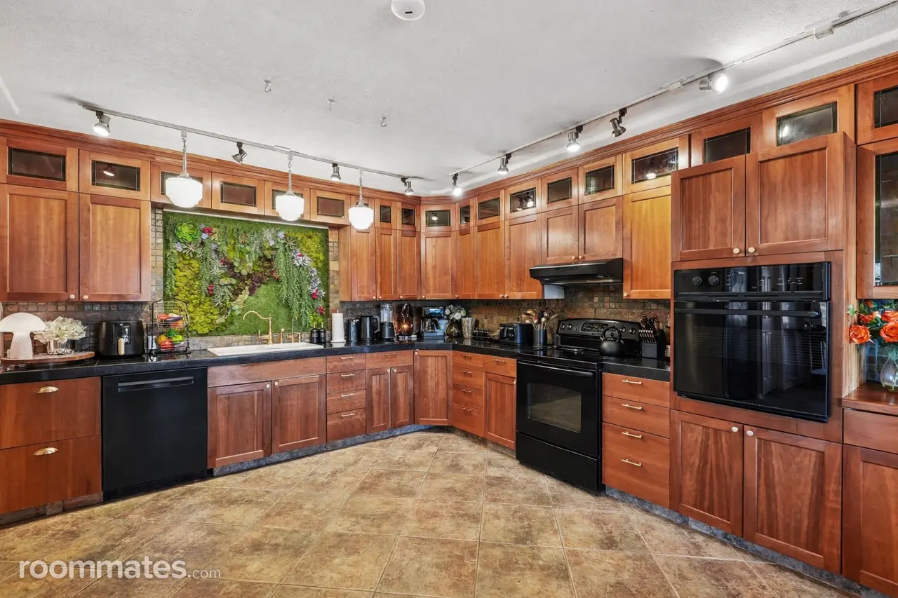 Profile photo 1 of 11